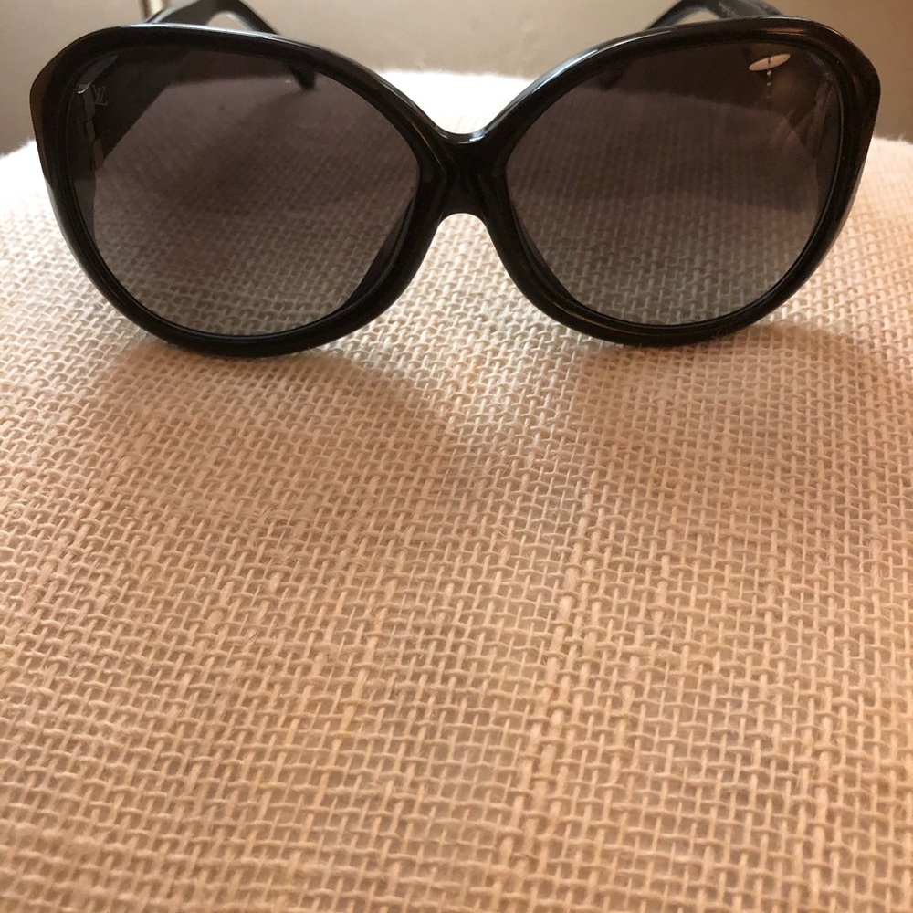 Louis Vuitton Soupçon Oversized Sunglasses.